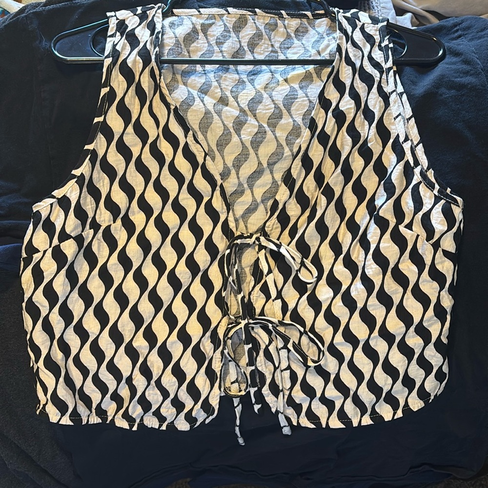 Cut tie tank top